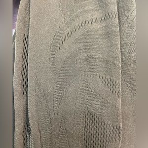 Lululemon Reveal tights. Size 4. Dark green